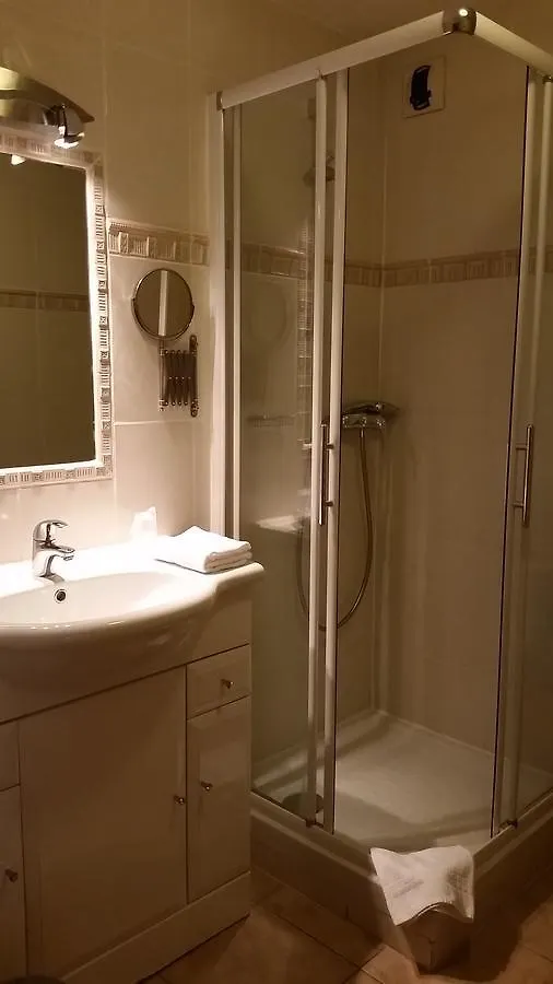 ***  Hotel Le Val D'Amby Hieres-Sur-Amby Francia